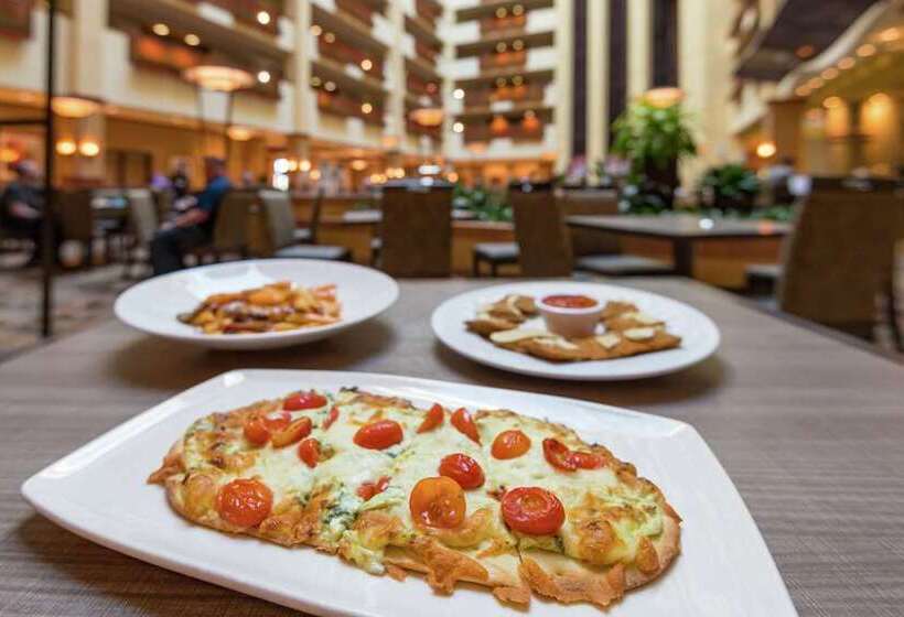 فندق Embassy Suites By Hilton St. Louis St. Charles