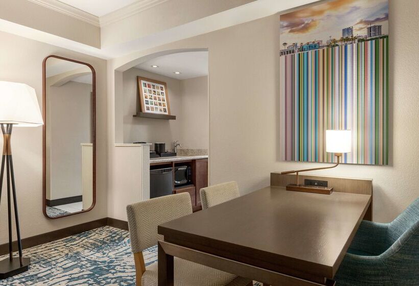 בית מלון כפרי Embassy Suites By Hilton Tampa Downtown Convention Center