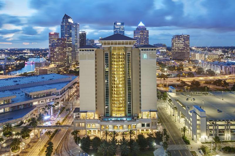 בית מלון כפרי Embassy Suites By Hilton Tampa Downtown Convention Center