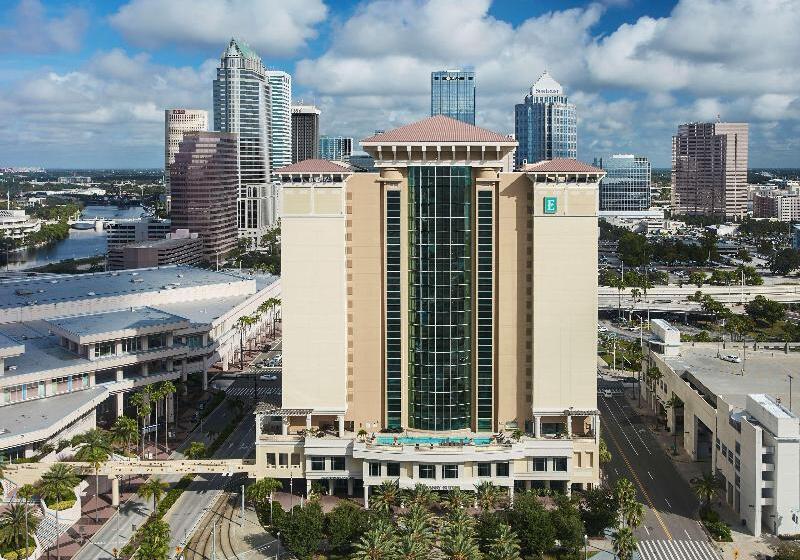 בית מלון כפרי Embassy Suites By Hilton Tampa Downtown Convention Center