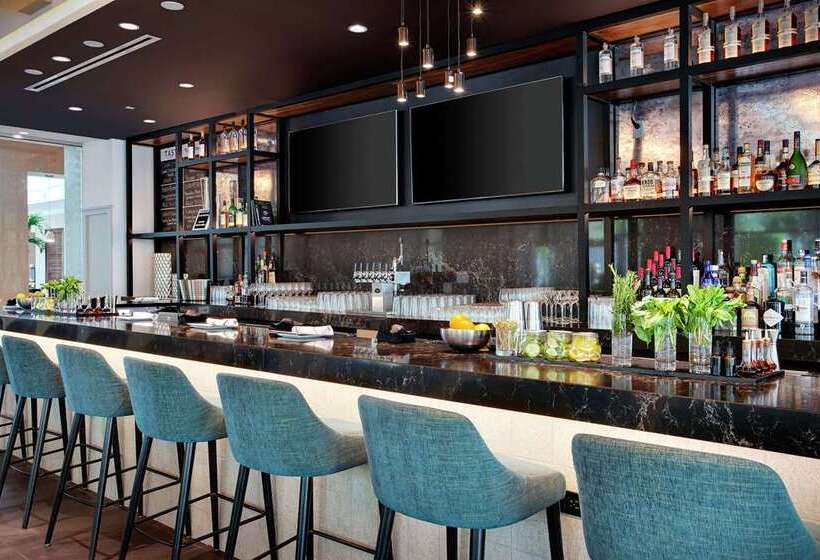 בית מלון כפרי Embassy Suites By Hilton Tampa Downtown Convention Center