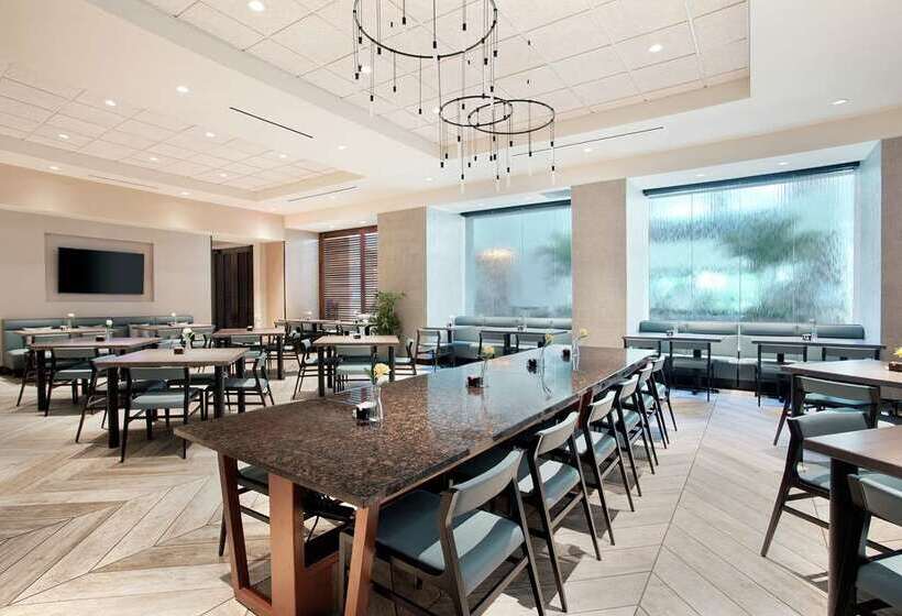 בית מלון כפרי Embassy Suites By Hilton Tampa Downtown Convention Center