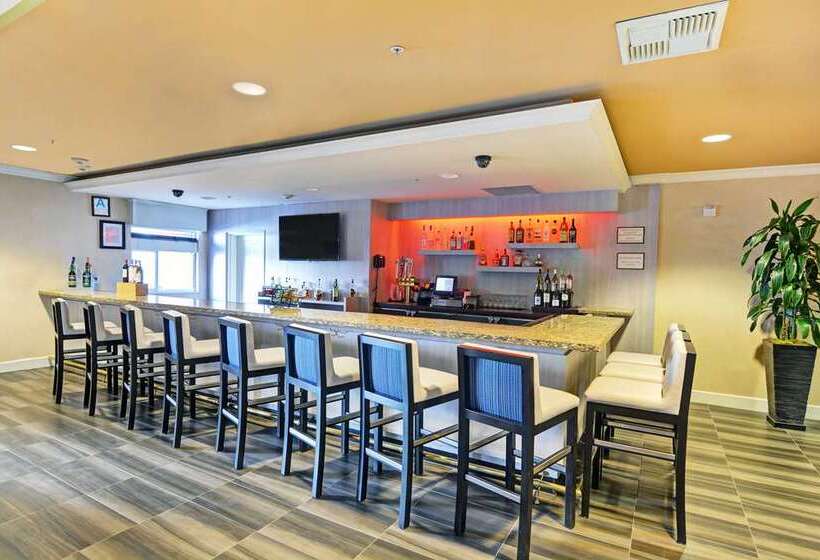 ホテル Embassy Suites By Hilton Valencia