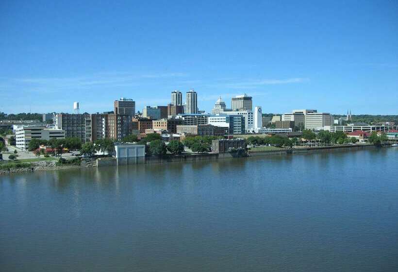 هتل Embassy Suites By Hilton E Peoria Riverfront Conf Center