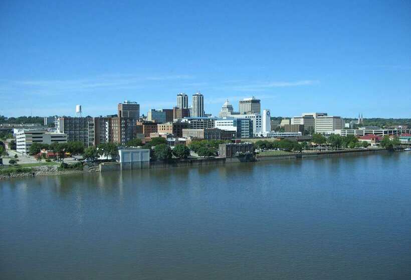 Hotel Embassy Suites East Peoria  & Riverfront Co