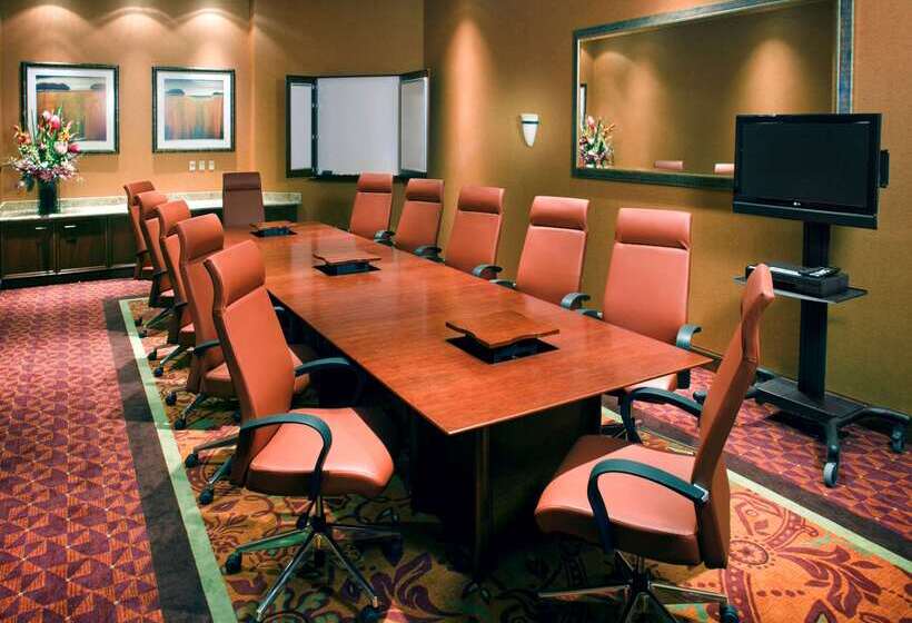هتل Embassy Suites By Hilton E Peoria Riverfront Conf Center