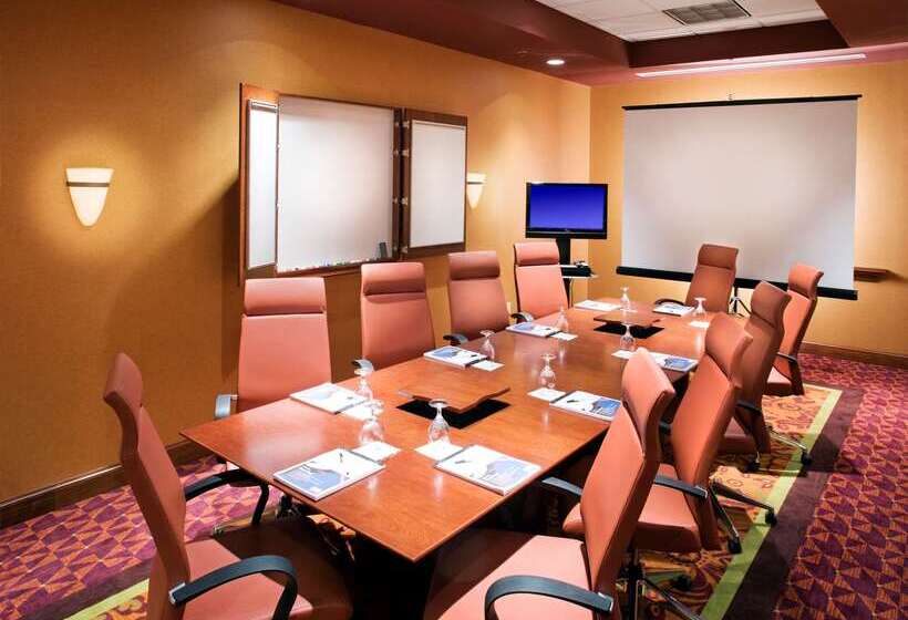 هتل Embassy Suites By Hilton E Peoria Riverfront Conf Center