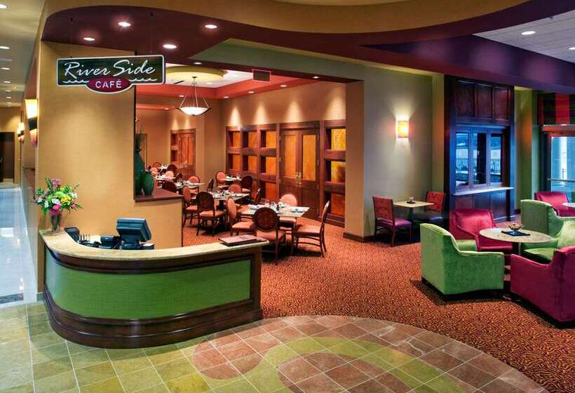 هتل Embassy Suites By Hilton E Peoria Riverfront Conf Center