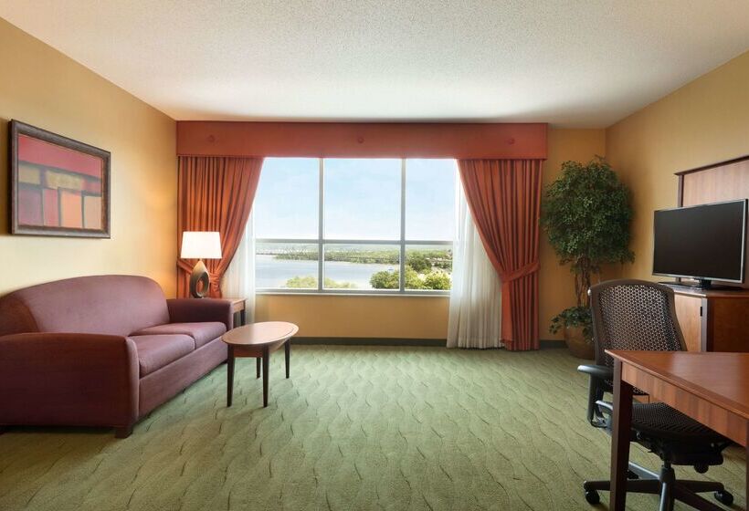 Hotel Embassy Suites East Peoria  & Riverfront Co