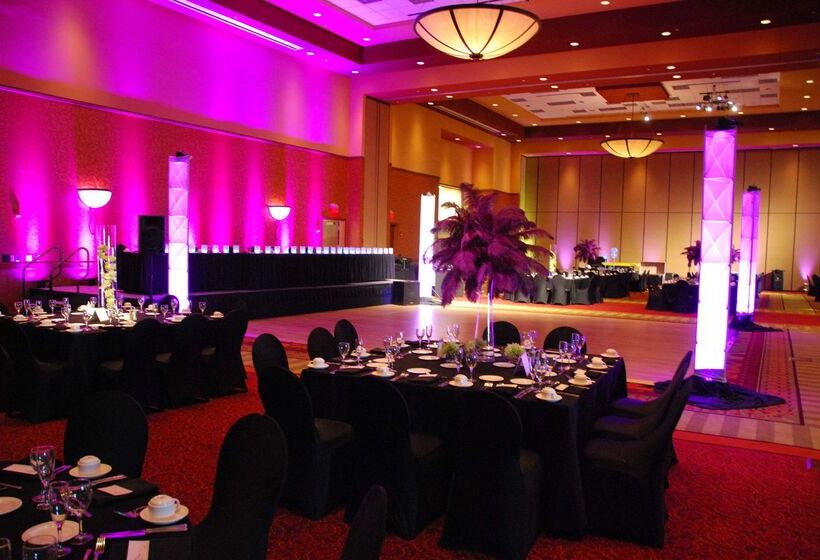 هتل Embassy Suites By Hilton E Peoria Riverfront Conf Center