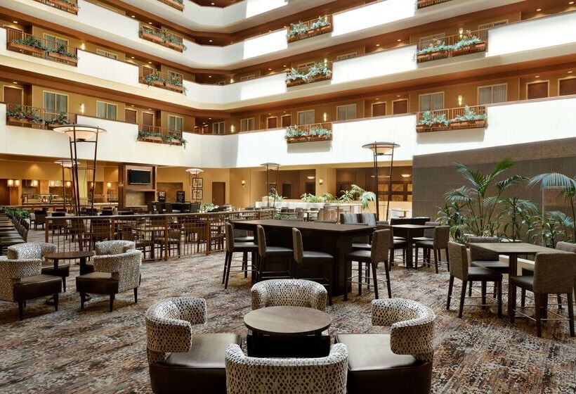 هتل Embassy Suites By Hilton E Peoria Riverfront Conf Center