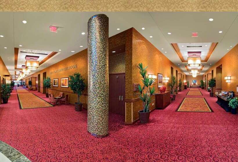 هتل Embassy Suites By Hilton E Peoria Riverfront Conf Center