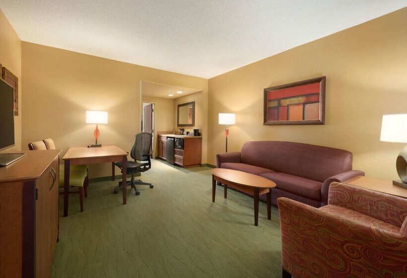 هتل Embassy Suites East Peoria  & Riverfront Co