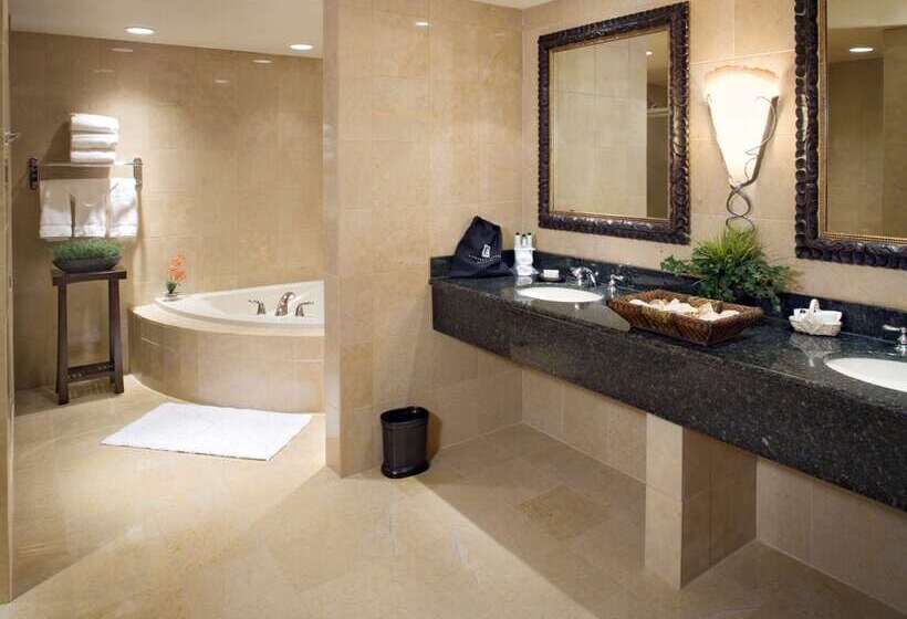 هتل Embassy Suites By Hilton E Peoria Riverfront Conf Center