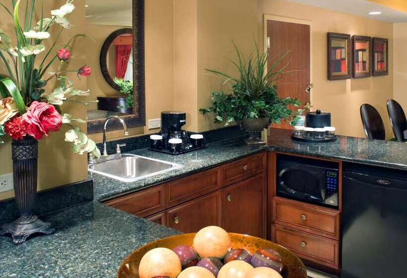هتل Embassy Suites By Hilton E Peoria Riverfront Conf Center