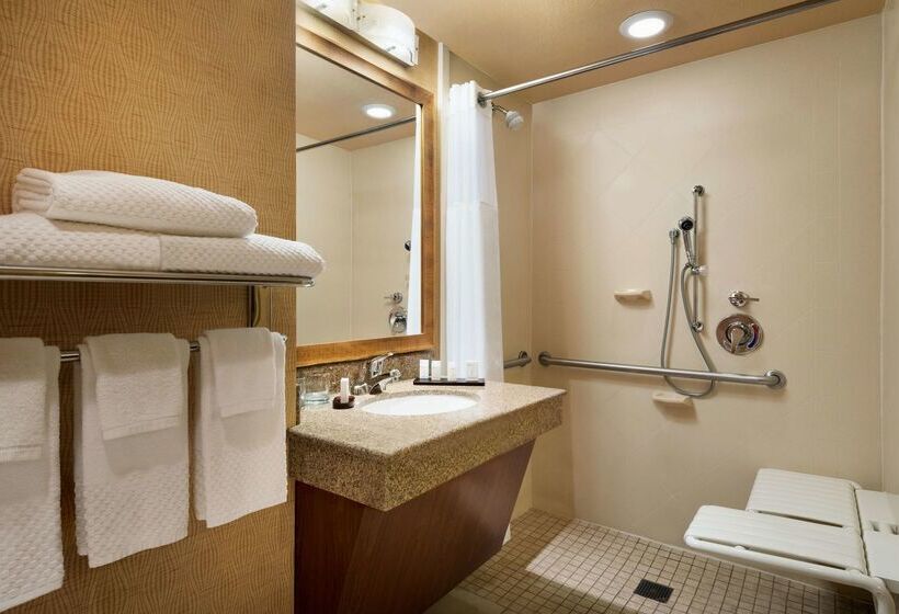 هتل Embassy Suites By Hilton E Peoria Riverfront Conf Center
