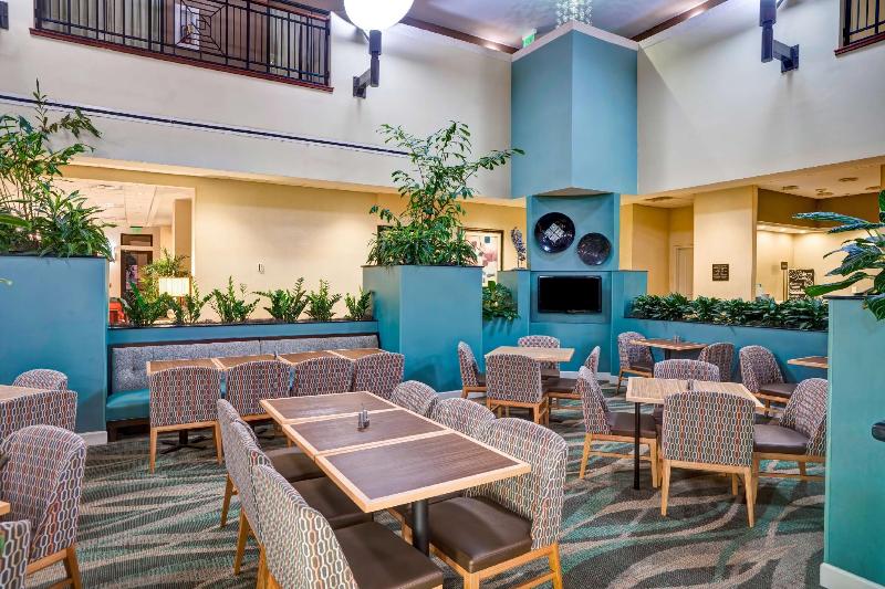 فندق Embassy Suites By Hilton Fort Myers Estero