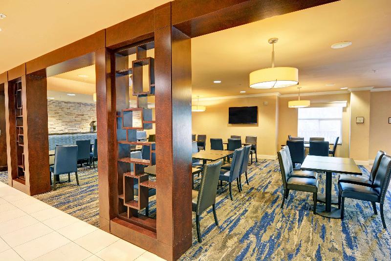 فندق Embassy Suites By Hilton Valencia