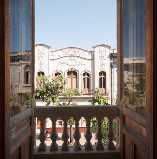 هتل Happy House Hostel