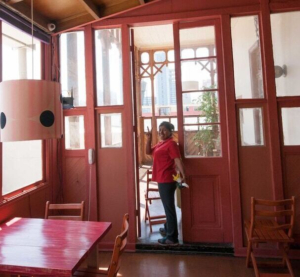 هتل Happy House Hostel