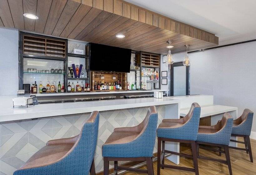 هتل Hilton Garden Inn Albuquerque / Journal Center