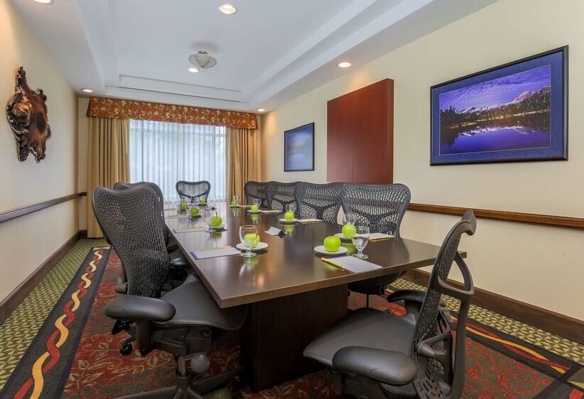 هتل Hilton Garden Inn Anchorage