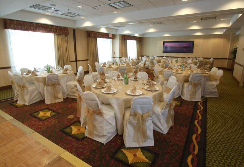 هتل Hilton Garden Inn Anchorage