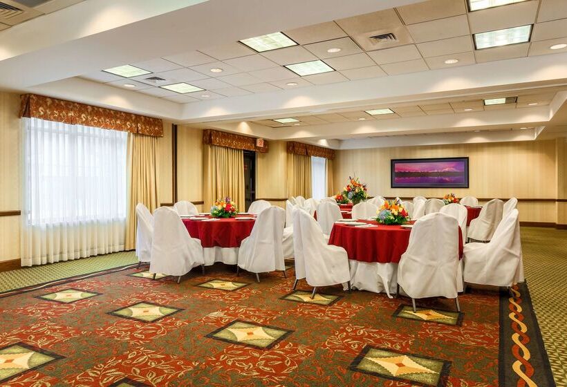 هتل Hilton Garden Inn Anchorage