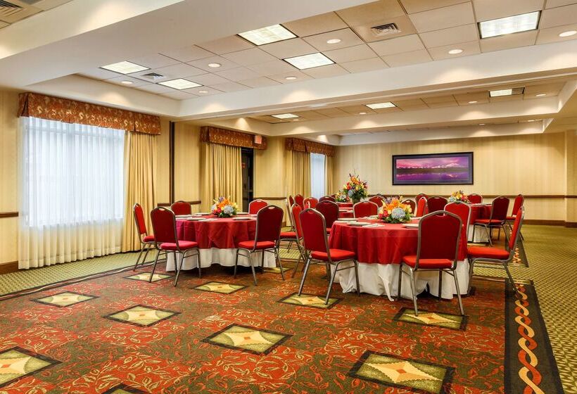 هتل Hilton Garden Inn Anchorage