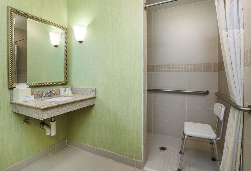 هتل Hilton Garden Inn Anchorage