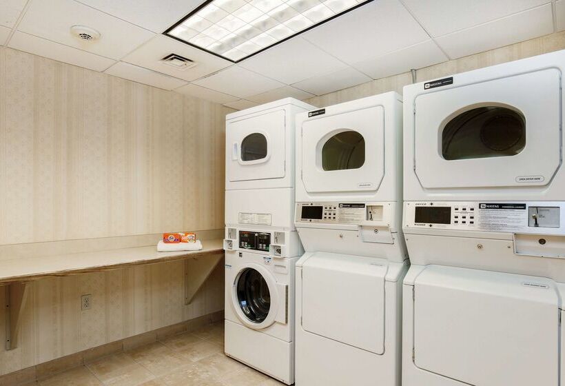 هتل Hilton Garden Inn Anchorage
