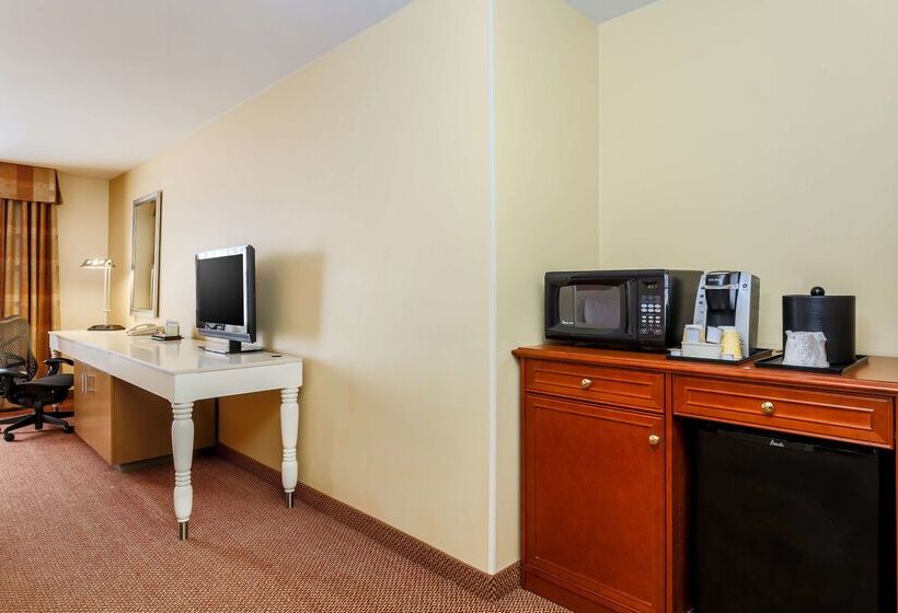 هتل Hilton Garden Inn Anchorage