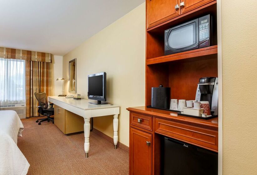 هتل Hilton Garden Inn Anchorage