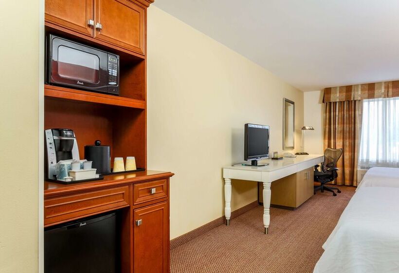 هتل Hilton Garden Inn Anchorage