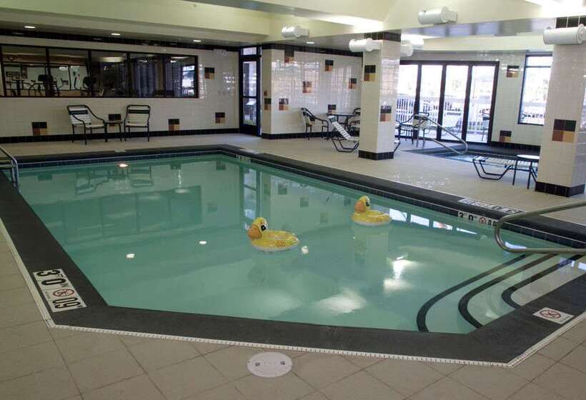 هتل Hilton Garden Inn Anchorage