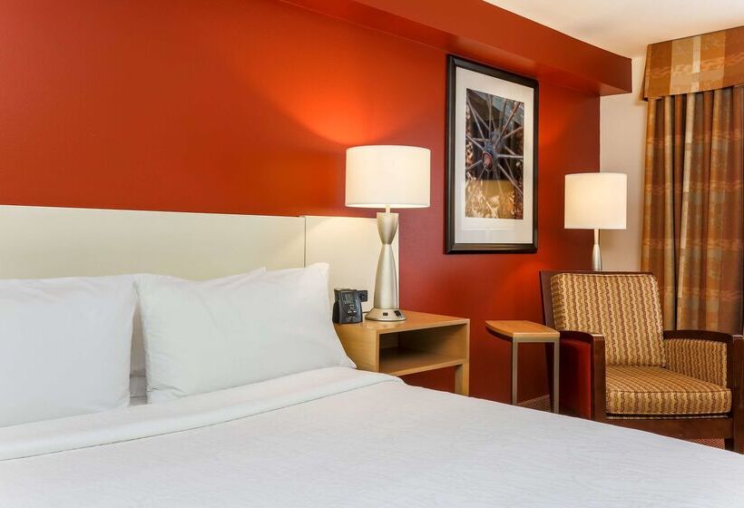 هتل Hilton Garden Inn Anchorage