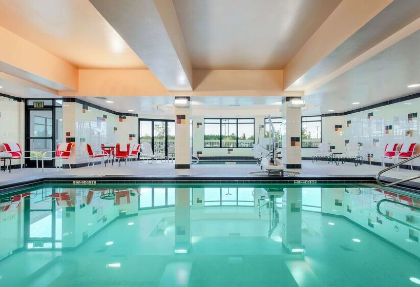 هتل Hilton Garden Inn Anchorage