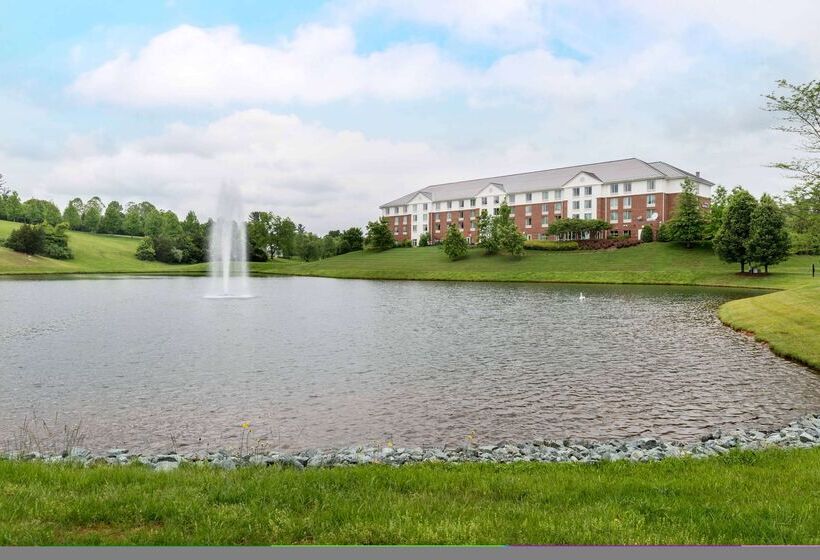هتل Hilton Garden Inn Charlottesville