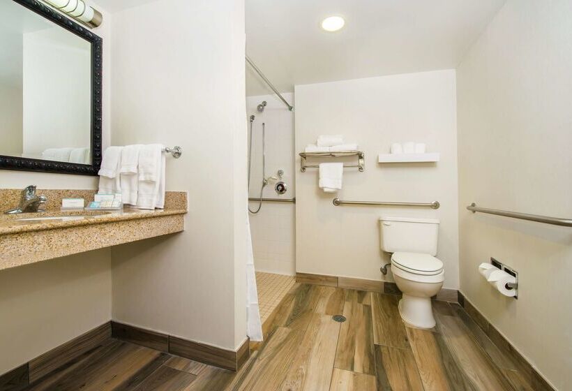 هتل Hilton Garden Inn Charlottesville