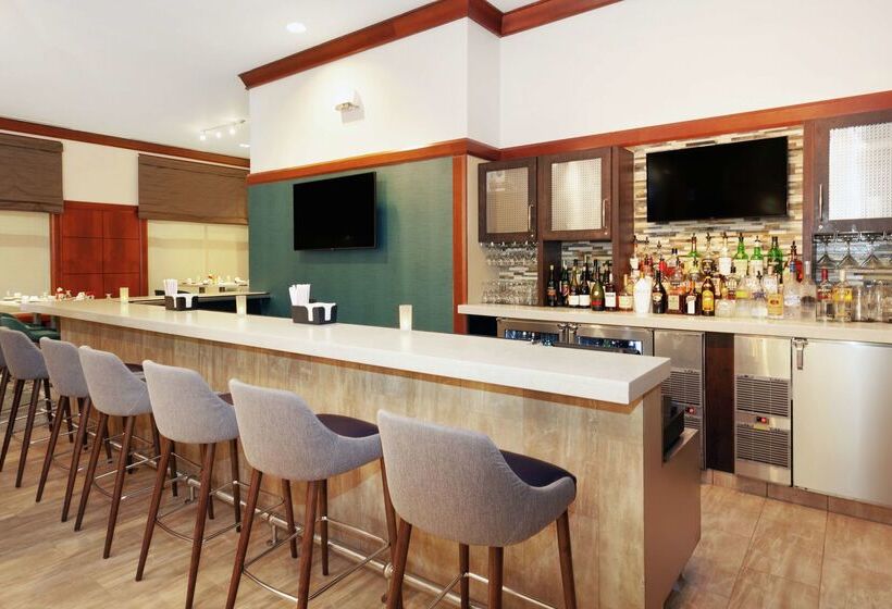 בית מלון כפרי Hilton Garden Inn Chicago North Shore / Evanston