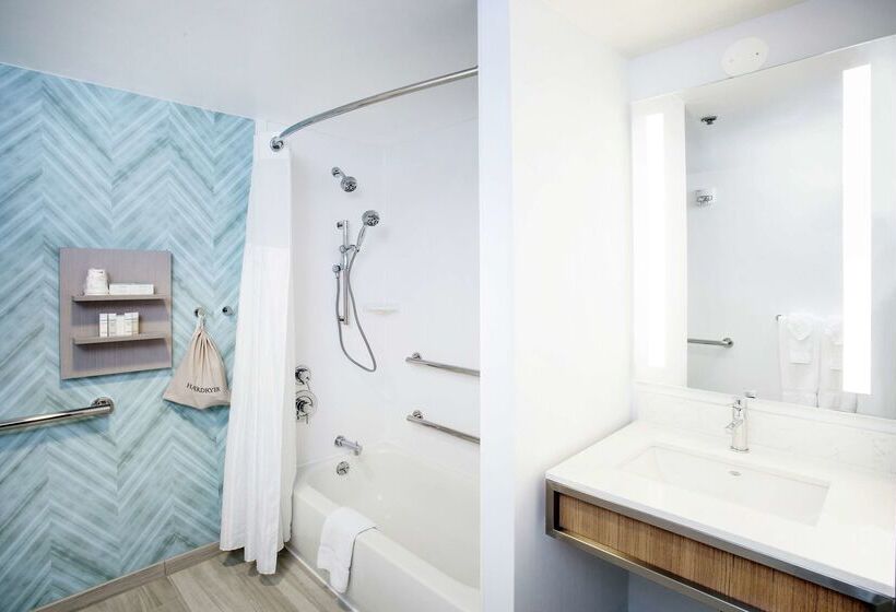 בית מלון כפרי Hilton Garden Inn Chicago North Shore / Evanston