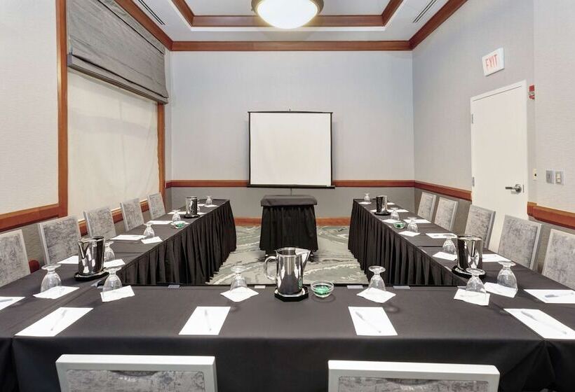 בית מלון כפרי Hilton Garden Inn Chicago North Shore / Evanston