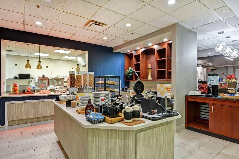 هتل Hilton Garden Inn Conway