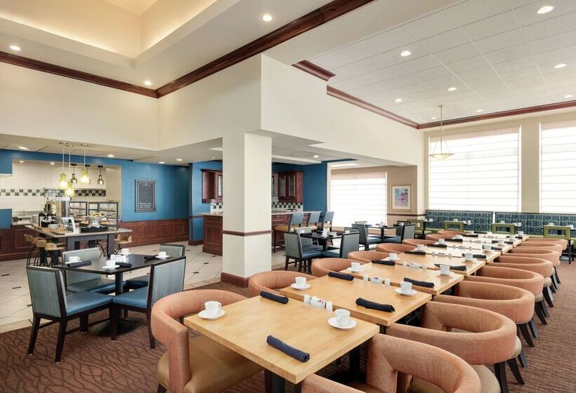 هتل Hilton Garden Inn Dubuque Downtown