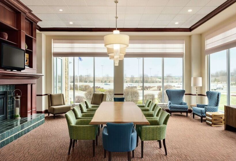 هتل Hilton Garden Inn Dubuque Downtown