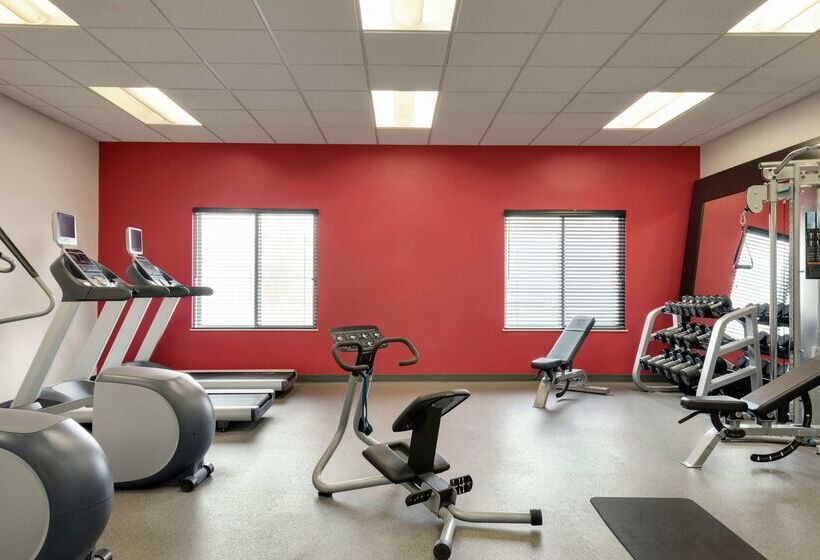 هتل Hilton Garden Inn Dubuque Downtown