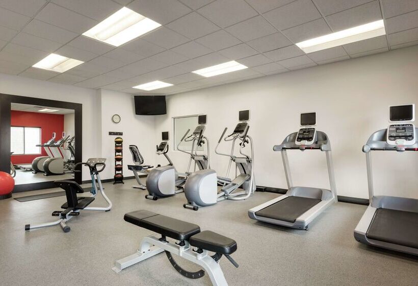 هتل Hilton Garden Inn Dubuque Downtown