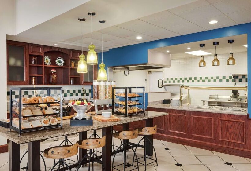 هتل Hilton Garden Inn Dubuque Downtown
