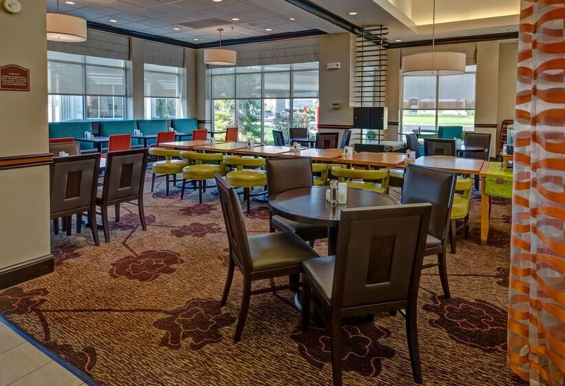 هتل Hilton Garden Inn Indianapolis Northeast/fishers