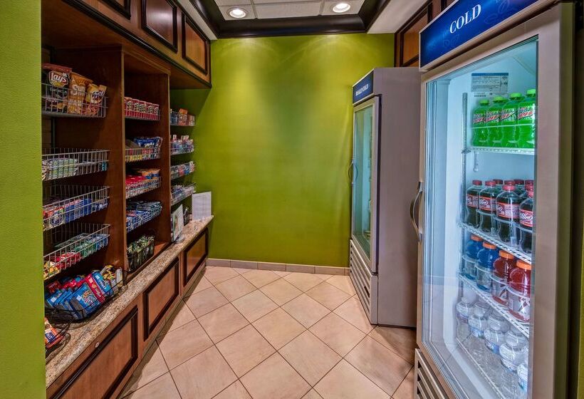 هتل Hilton Garden Inn Indianapolis Northeast/fishers